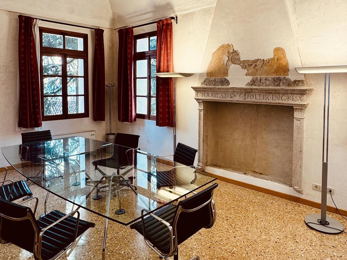 Sala Riunioni - Sal Caminetto