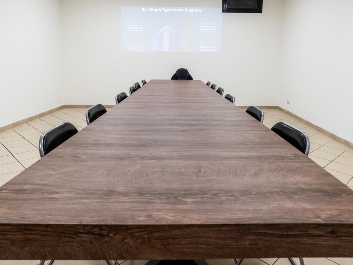 Allestimento con tavolo direzionale - immagine 1