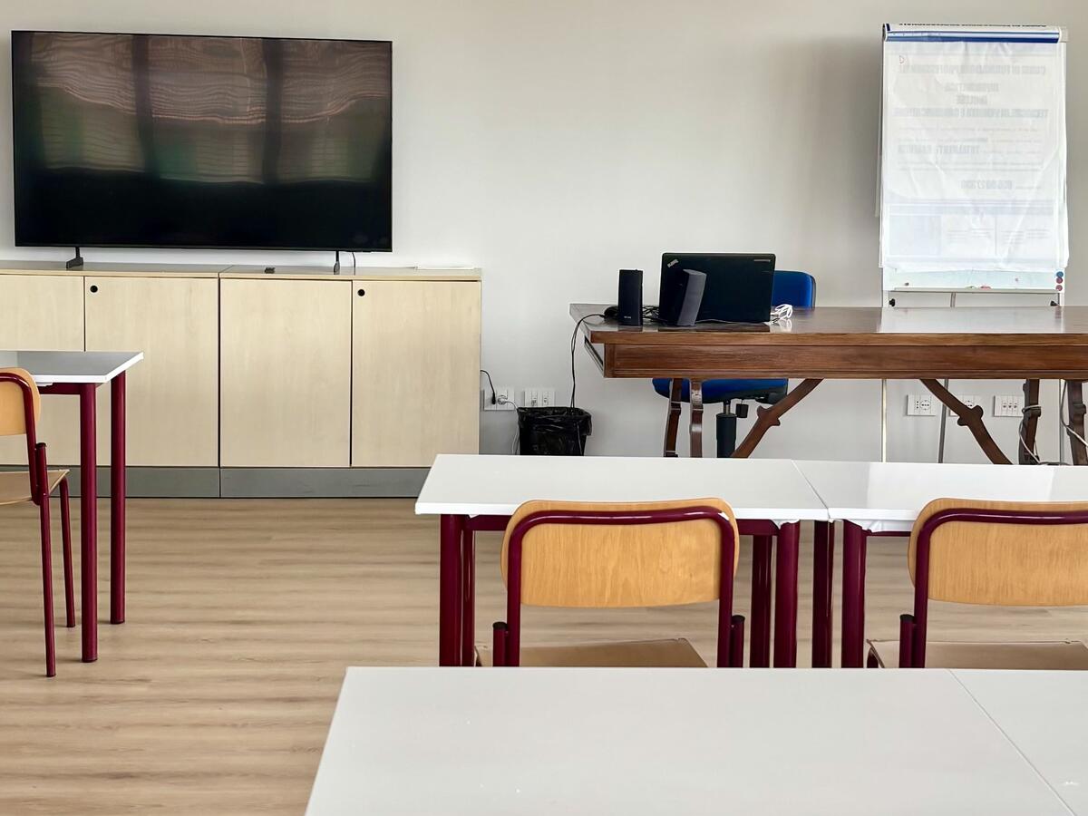 Aula Multimediale banchi - immagine 2