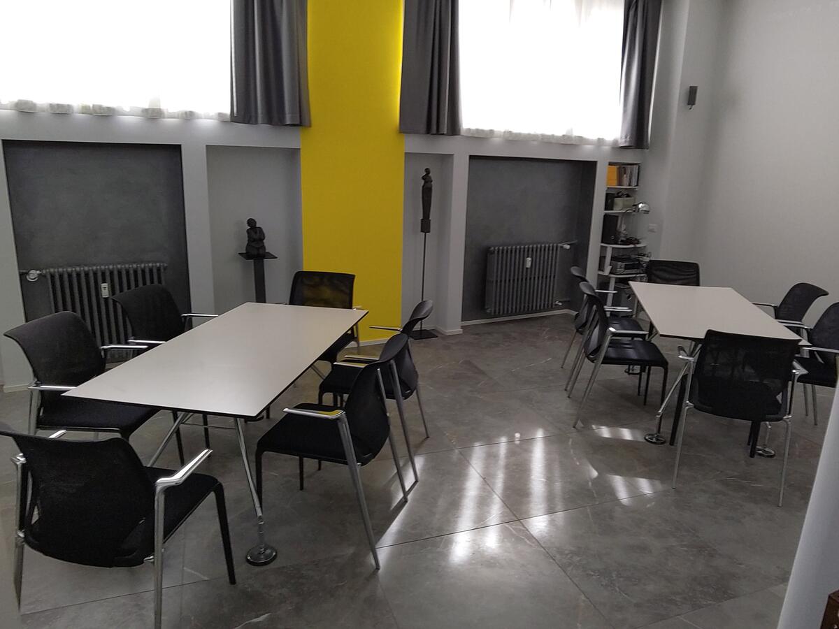 Disposizione sala lavori di team - immagine 2