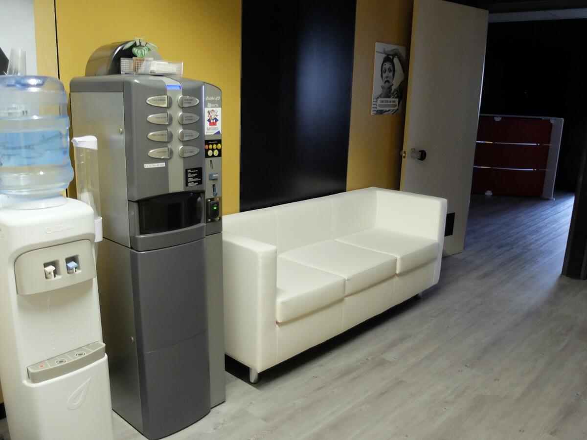 distributore bevande e acqua - immagine 4