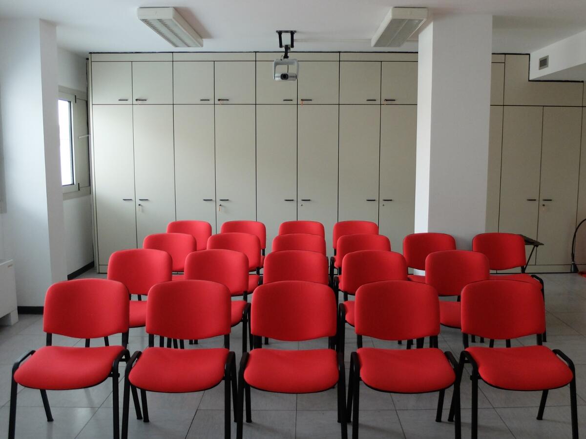 platea e videoproiettore - immagine 3